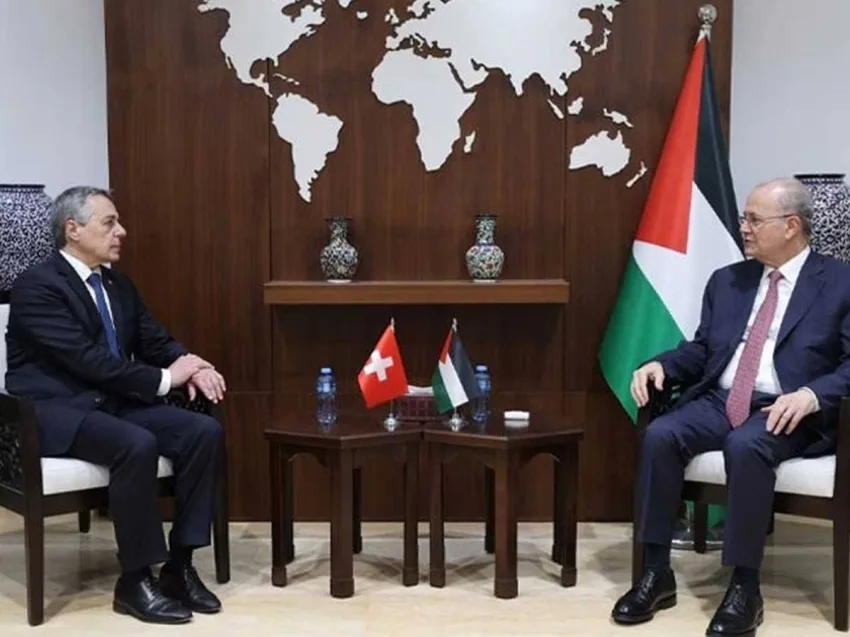 رئيس الحكومة الفلسطينية يناقش مع وزير خارجية سويسرا جهود إنهاء النزاع في غزة رئيس الحكومة الفلسطينية يناقش مع وزير خارجية سويسرا جهود إنهاء النزاع في غزة