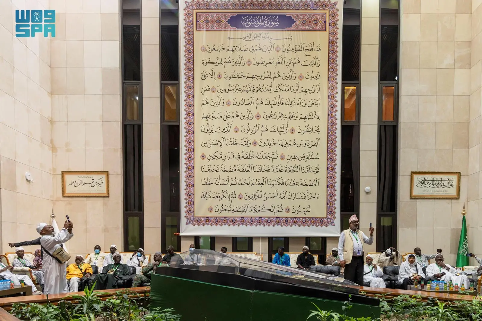زوار برنامج خادم الحرمين يتفقدون مجمع طباعة المصحف في المدينة المنورة زوار برنامج خادم الحرمين يتفقدون مجمع طباعة المصحف في المدينة المنورة
