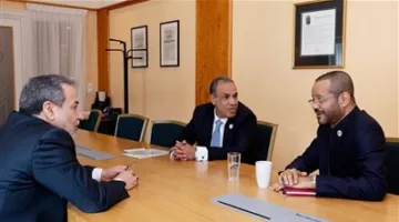 “مبادرات مصرية لحل الأزمة النووية” .. وزير الخارجية يعقد اجتماعًا ثلاثيًا مع نظيريه العماني والإيراني