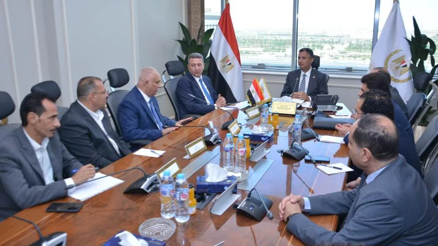 وزير التموين يلتقي بممثلي قطاع السلع الغذائية ونقابة بائعي التموين وزير التموين يلتقي بممثلي قطاع السلع الغذائية ونقابة بائعي التموين