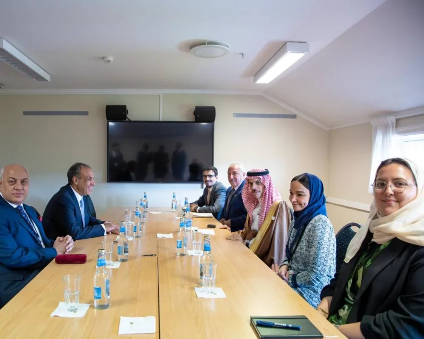 وزير الخارجية يناقش مع نظيره المصري آخر التطورات في غزة والضفة الغربية وزير الخارجية يناقش مع نظيره المصري آخر التطورات في غزة والضفة الغربية