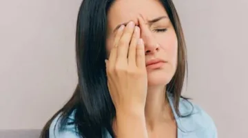 هل تقضي وقتاً طويلاً أمام الشاشات؟ إليك 3 نصائح للتخفيف من إجهاد العين في المنزل.