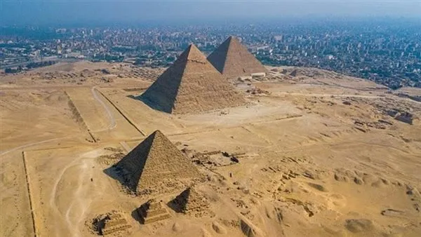 اكتشاف مدينتين تحت أهرامات الجيزة يثير تساؤلات العلماء بشأن جذور الحضارة المصرية اكتشاف مدينتين تحت أهرامات الجيزة يثير تساؤلات العلماء بشأن جذور الحضارة المصرية