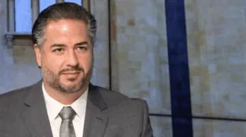 توقيف وزير الاقتصاد السابق بتهمة الفساد والإثراء غير المشروع
