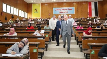 رئيس جامعة المنيا يقوم بجولة تفقدية لامتحانات كليات “السياحة، الألسن، الفنون الجميلة، وعلوم الرياضة”