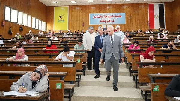 رئيس جامعة المنيا يقوم بجولة تفقدية لامتحانات كليات “السياحة، الألسن، الفنون الجميلة، وعلوم الرياضة” رئيس جامعة المنيا يقوم بجولة تفقدية لامتحانات كليات “السياحة، الألسن، الفنون الجميلة، وعلوم الرياضة”