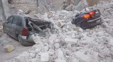 عاجل.. collapsing building on Al-Husseini Street in Minya.
