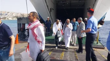 بدء أولى رحلات عودة حجاج الحج السياحي البري المصريين لموسم حج 1446هـ من الأماكن المقدسة