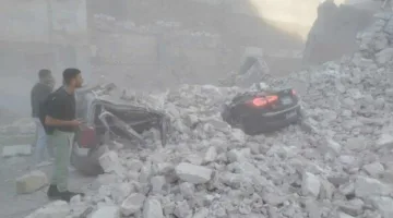 بالصور..collapse of a 3-story building in Minya and two cars crushed beneath it