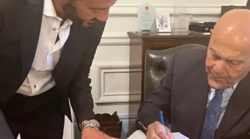 خالد النبوي: تشرفت بحضور حفل توقيع كتاب الدكتور مجدي يعقوب.