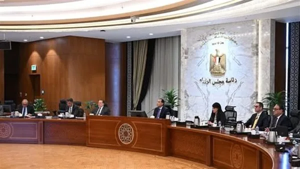 رئيس الوزراء يقود اجتماع اللجنة الاقتصادية الوزارية رئيس الوزراء يقود اجتماع اللجنة الاقتصادية الوزارية