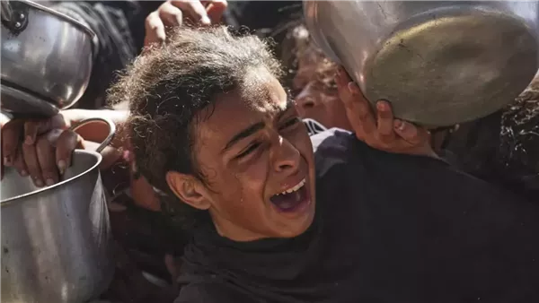 كيف يستخدم الاحتلال المساعدات الإنسانية لتفاقم أزمة غزة؟ (فيديو) كيف يستخدم الاحتلال المساعدات الإنسانية لتفاقم أزمة غزة؟ (فيديو)