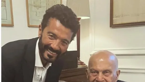 خالد النبوي يحتفل بلحظات خاصة مع الدكتور مجدي يعقوب خلال حفل توقيع كتابه