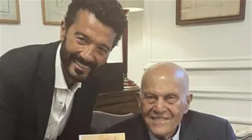 لحظة رائعة في الحياة.. خالد النبوي يسجل لقاءه مع الدكتور مجدي يعقوب