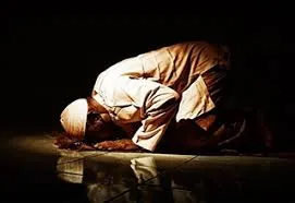 قيام الليل: خمس فوائد عظيمة لمن يلتزم بها يوميًا