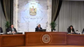 رئيس الوزراء يقود اجتماع اللجنة الوزارية الاقتصادية بمشاركة محافظ البنك المركزي