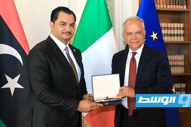 رئيس أركان القوات البرية التابعة لـ«القيادة العامة» الفريق صدام حفتر يلتقي وزير الداخلية الإيطالي، ماتيو بيانتيدوسي في روما، الأربعاء 11 يونيو 2025 (شعبة الإعلام الحربي)