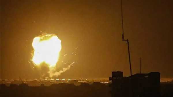 فلسطين: شهداء وجرحى جراء غارة جوية إسرائيلية على منزل في غرب دير البلح وسط قطاع غزة