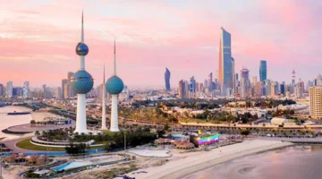 الكويت تطالب العمال الأجانب في القطاع الخاص بالحصول على “إذن مغادرة” قبل الرحيل