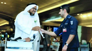 استقبال حاجي قطر بالزهور في مطار حمد