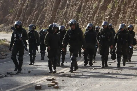 مصرع شرطيين في بوليفيا جراء مواجهات بين قوات الأمن وأنصار موراليس مصرع شرطيين في بوليفيا جراء مواجهات بين قوات الأمن وأنصار موراليس
