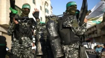 مؤسسة “غزة الإنسانية” تتهم حركة “حماس” بقتل خمسة من أعضائها في هجوم على الحافلة التي كانوا يركبونها في جنوب القطاع
