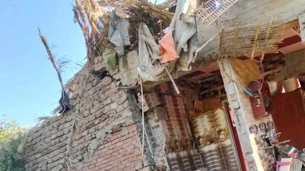الحماية المدنية تنتشل جثة طفلة من تحت أنقاض المنزل الم demolished في أسيوط