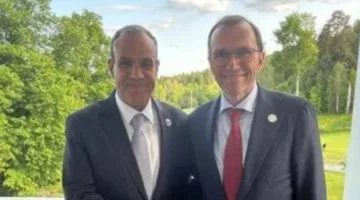 وزير الخارجية والهجرة يناقش مع نظيره النرويجي سُبُل تعزيز العلاقات الثنائية بين الدولتين