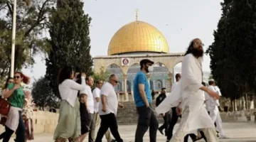 تقرير فلسطيني: عدد كبير من المستوطنين يهاجمون المسجد الأقصى