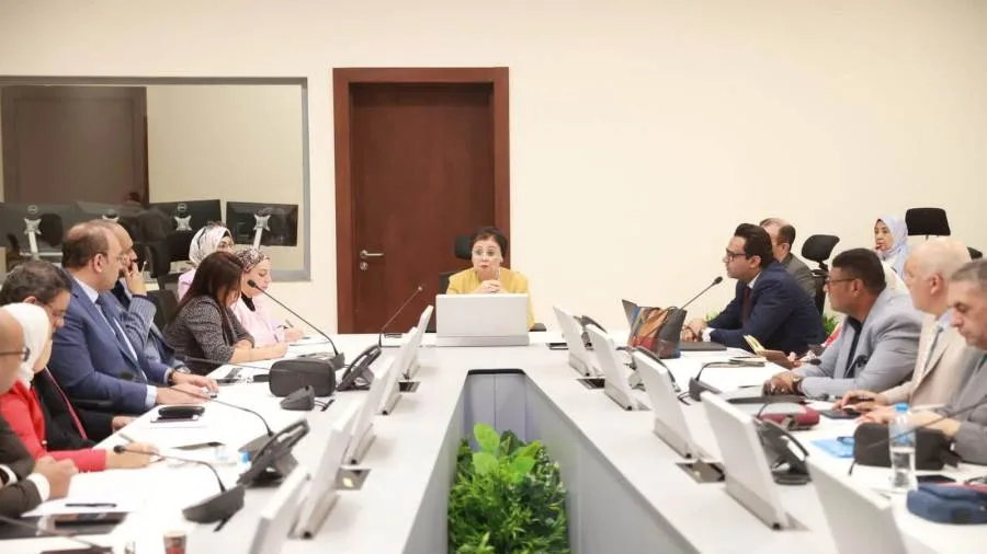 نائب وزير الصحة تجتمع لمناقشة استراتيجيات تنفيذ الخطة العاجلة للسكان والتنمية نائب وزير الصحة تجتمع لمناقشة استراتيجيات تنفيذ الخطة العاجلة للسكان والتنمية