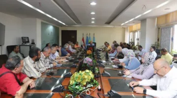 مدير شركة الصرف الصحي في الإسكندرية يعقد اجتماعًا تنسيقيًا تحضيرًا لموسم الصيف