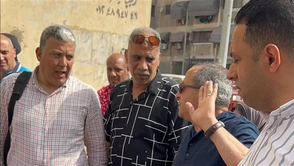 محافظ بورسعيد للمسؤول عن شركة النظافة: “شكرًا لجعل صورتنا تبدو سيئة” محافظ بورسعيد للمسؤول عن شركة النظافة: “شكرًا لجعل صورتنا تبدو سيئة”
