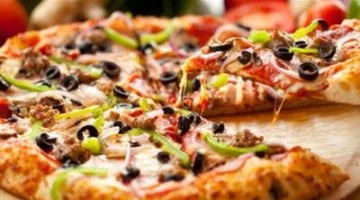 مبيعات البيتزا تكشف عن حالة الاقتصاد الأميركي في ظل التضخم والرسوم.