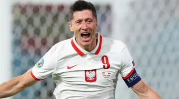 مدرب منتخب بولندا يستقيل بسبب توتر العلاقة مع ليفاندوفسكي
