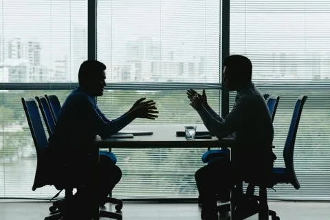 من سكن ضيق إلى مؤسسة مزدهرة: دروس في المبيعات من تجربة رائد أعمال أمريكي من سكن ضيق إلى مؤسسة مزدهرة: دروس في المبيعات من تجربة رائد أعمال أمريكي