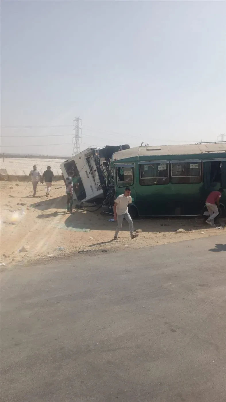 11 مصابًا.. النيابة تفحص موقع حادث تصادم بين ميني باص وشاحنة على محور الضبعة. 11 مصابًا.. النيابة تفحص موقع حادث تصادم بين ميني باص وشاحنة على محور الضبعة.