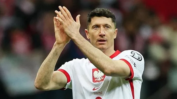 بول سيمونيس يتولى منصب المدير الفني لفريق فولفسبورج الألماني الجديد. بول سيمونيس يتولى منصب المدير الفني لفريق فولفسبورج الألماني الجديد.