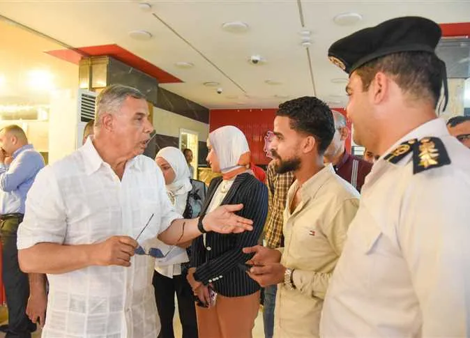 محافظ الإسكندرية يُطالب بتسريع إجراءات تقنين أوضاع المحلات والمقاهي غير المرخصة (صور) محافظ الإسكندرية يُطالب بتسريع إجراءات تقنين أوضاع المحلات والمقاهي غير المرخصة (صور)
