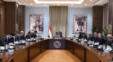 رئيس الوزراء يراقب استراتيجيات وتدابير توسيع مشاريع تحلية مياه البحر