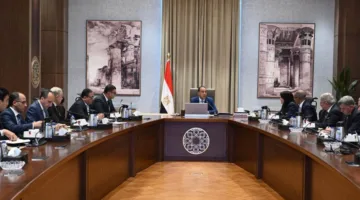 رئيس الوزراء يراقب استراتيجيات وتدابير توسيع مشروعات تحلية مياه البحر وتطوير الصناعة المرتبطة بها.