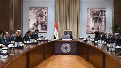 رئيس الوزراء يستعرض استراتيجيات وخطط توسيع مشاريع تحلية المياه البحرية وتطوير الصناعة المرتبطة بها. رئيس الوزراء يستعرض استراتيجيات وخطط توسيع مشاريع تحلية المياه البحرية وتطوير الصناعة المرتبطة بها.