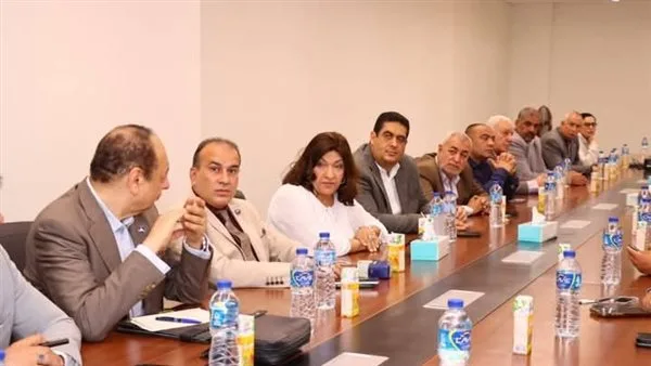محافظ دمياط ووزير الشباب والرياضة يعقدان اجتماعًا مع أعضاء البرلمان والشيوخ محافظ دمياط ووزير الشباب والرياضة يعقدان اجتماعًا مع أعضاء البرلمان والشيوخ