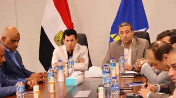 وزير الشباب والرياضة ومحافظ دمياط يلتقيان نواب المجلسين في مقر المحافظة