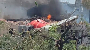 استرجاع 30 جثمانًا على الأقل من مكان سقوط الطائرة الهندية