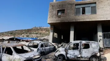 الضفة الغربية: مستوطنون يعتدون على منازل وممتلكات فلسطينية في بلدة بيتا