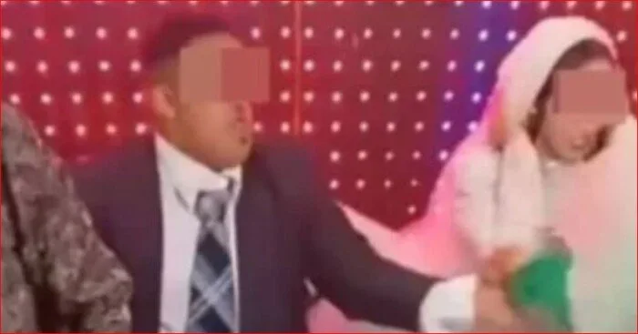 بعد تصدرها الترند.. النيابة العامة تُعيد الطفلة العروس في الشرقية إلى والدتها. بعد تصدرها الترند.. النيابة العامة تُعيد الطفلة العروس في الشرقية إلى والدتها.