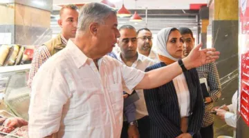 700 جنيه للكيلو.. محافظ الإسكندرية يوبخ صاحب محل جزارة: ‘من أين حصلتم على هذه الأسعار؟’ (فيديو)