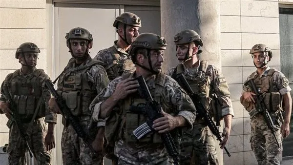 الجيش يتفقد أحد المباني في الضاحية