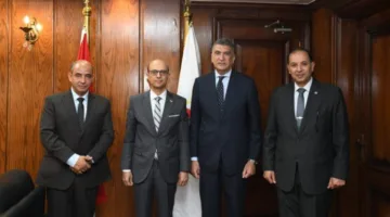 رئيس جامعة أسيوط يجتمع مع مدير الأكاديمية الوطنية لمكافحة الفساد لمناقشة تعزيز التعاون المشترك