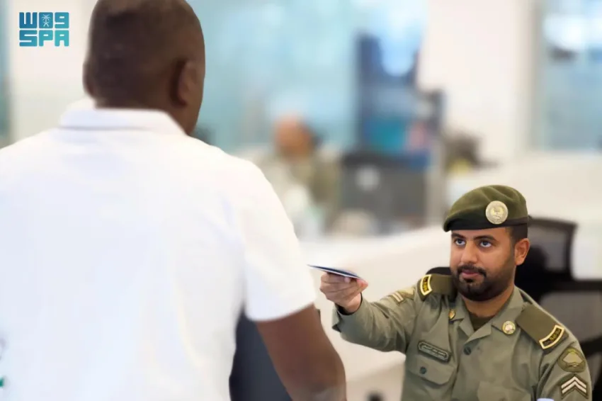 جوازات منفذ حالة عمار تُكمل إجراءات مغادرة الحجاج بعد انتهاء مناسكهم